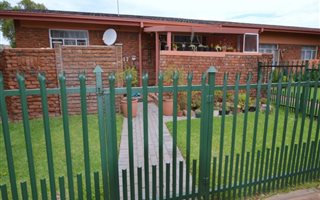 2 Bedroom Simplex in Hermanstad