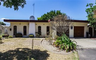 4 Bedroom House in Paarl
