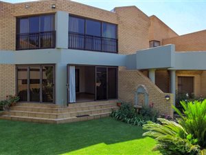 4 Bed House in Centurion Golf Estate