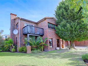 5 Bed House in Loerie Park