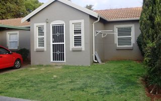 2 Bedroom Townhouse in Weltevreden Park