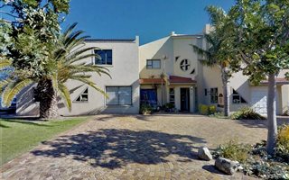 4 Bedroom House in Greenways Golf Estate