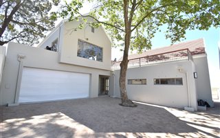 4 Bedroom House in Ruitershoogte