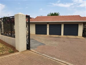 5 Bed House in Brackendowns