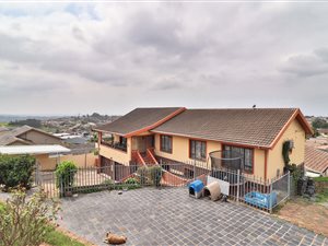 4 Bed House in Shallcross