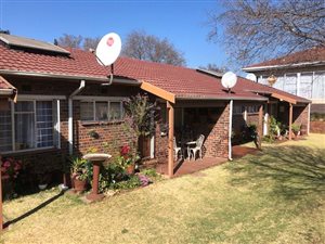 Bachelor apartment in Primrose