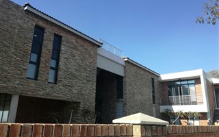 2000 m² Office Space in Del Judor