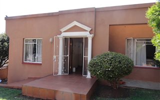 3 Bedroom House in Kensington