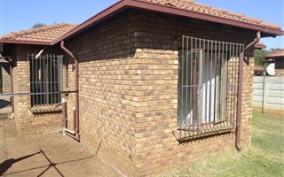 3 Bedroom House in Jan Niemand Park