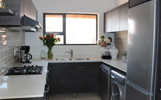 3 Bedroom Apartment in Olivedale