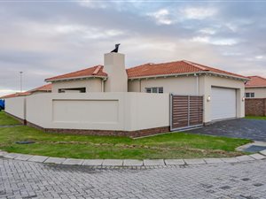 3 Bed Townhouse in Rowallan Park and surrounds