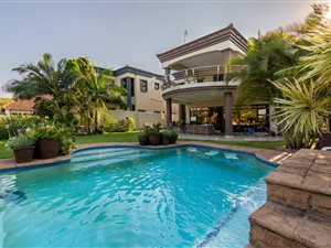 5 Bed Townhouse in Tuzi Gazi