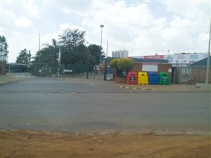 8476 m² Land available in Clayville