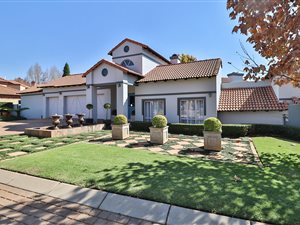4 Bed House in Boardwalk