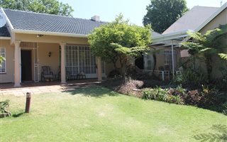 4 Bedroom House in Roodepoort Central
