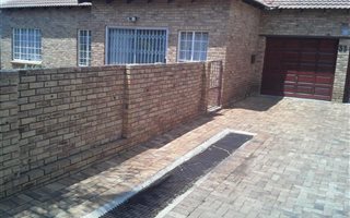 3 Bedroom Townhouse in Willowbrook