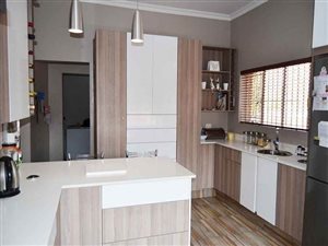5 Bed House in Parkdene