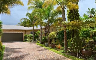4 Bedroom House in Loerie Park