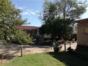 5 Bed House in Rothdene