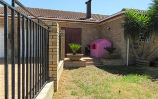 3 Bedroom House in Protea Heights