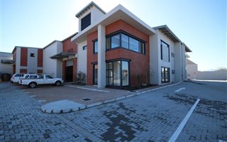 813 m² Commercial space in Brackenfell Industrial