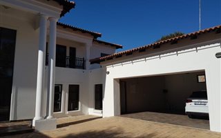 5 Bedroom House in Waterkloof Ridge