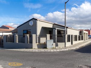 3 Bed House in Strandfontein