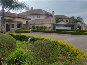 4 Bedroom House in Rietvalleirand