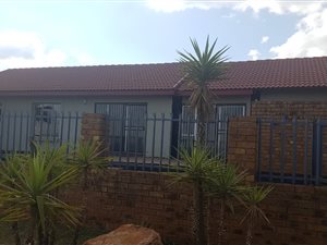 4 Bed House in Bronkhorstbaai