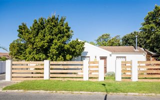 4 Bedroom House in Strand South