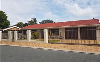4 Bedroom House in Blommendal