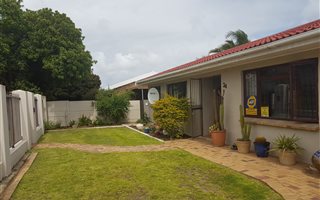 4 Bedroom House in Blommendal