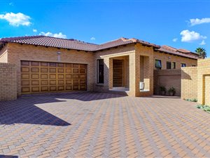 3 Bed Cluster in Newmarket Park