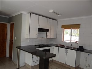 2 Bedroom Apartment in Roodepoort Central