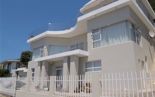 7 Bedroom House in Signal Hill