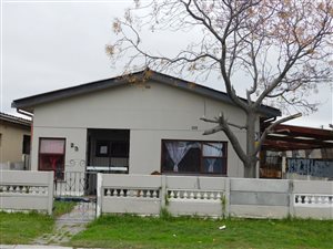 3 Bed House in Leeu Gamka