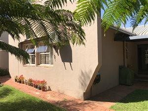 3 Bed House in Die Hoewes