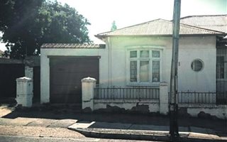2 Bedroom House in Regents Park