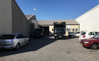 631 m² Industrial space in Airport Industria