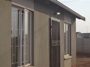 2 Bed House in Mahube Valley