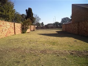 865 m² Land available in Lakefield