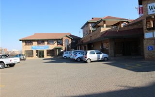 98 m² Commercial space in Westdene