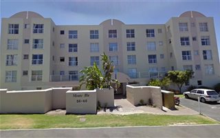 2 Bedroom Apartment in Bloubergstrand
