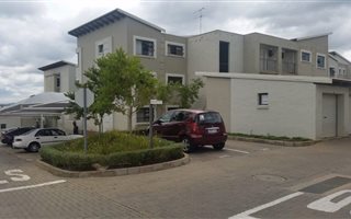 0.5 Bedroom Apartment in Dainfern