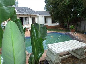 6 Bed House in Vorna Valley