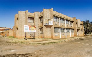 1500 m² Land available in Rhodesfield