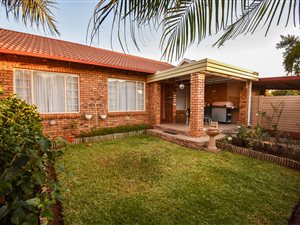 2 Bed House in Rooihuiskraal North