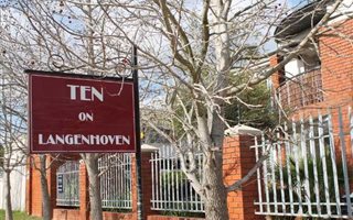 2 Bedroom Flat in Kromrivier