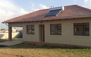 3 Bedroom House in Azaadville