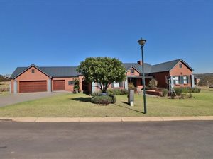4 Bed House in Boschkop
